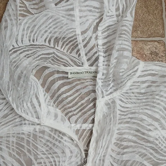 EUC Bamboo Traders Hooded Sheer White Coverup Size Small - Picture 2 of 5